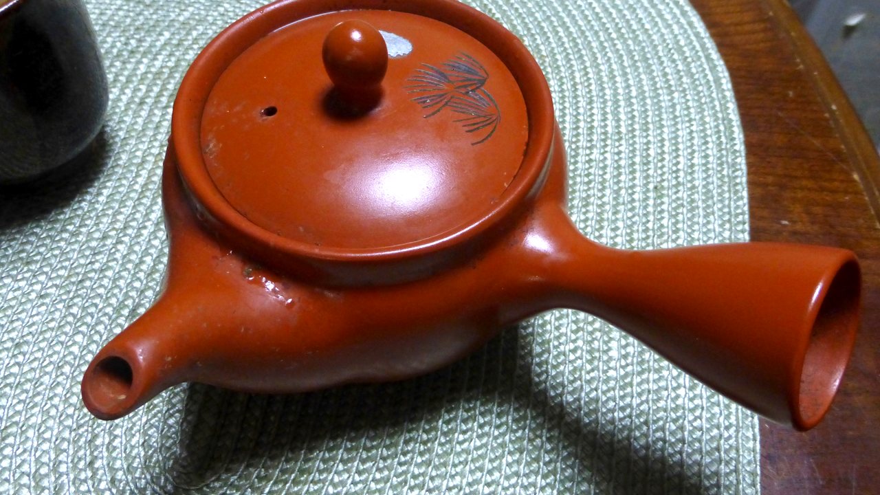 Side-handle kyusu on a woven mat